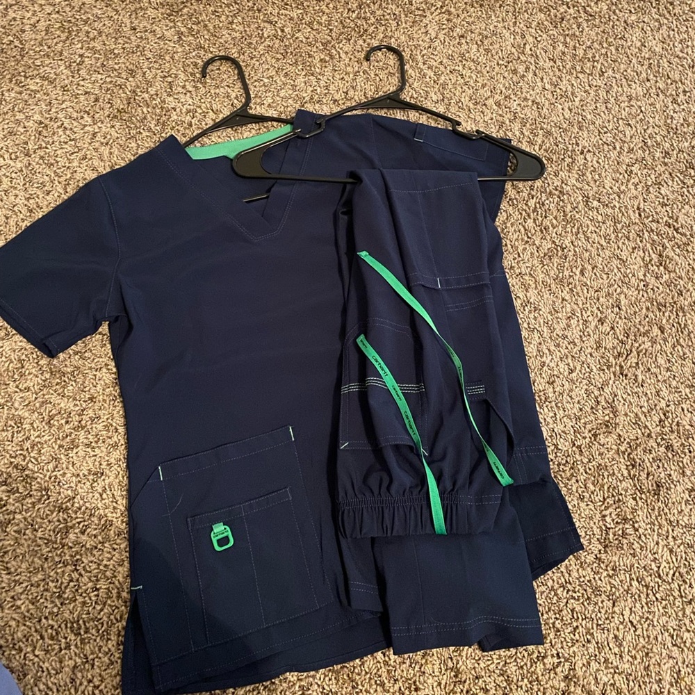 Carhartt scrubs top and bottom